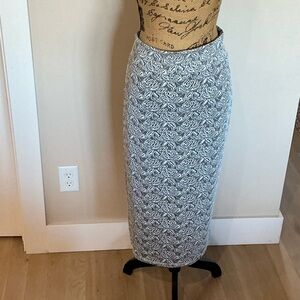 14th & Union Black and White Rose Pencil Skirt